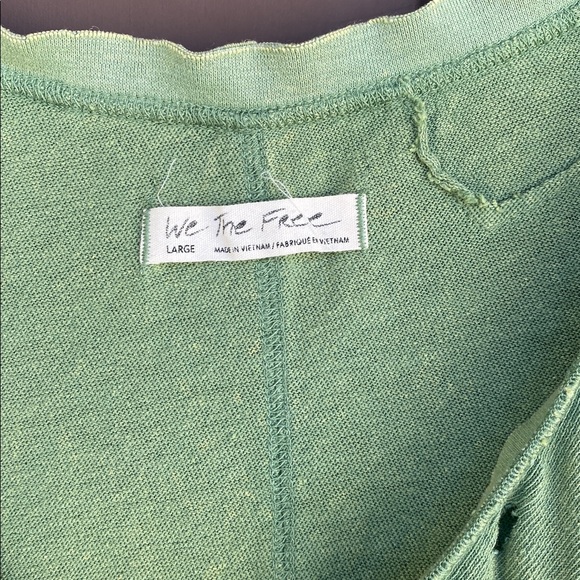 Free People We the Free Women's Light Green Short Sleeve Tee V Neck Top L NEW - Picture 4 of 7